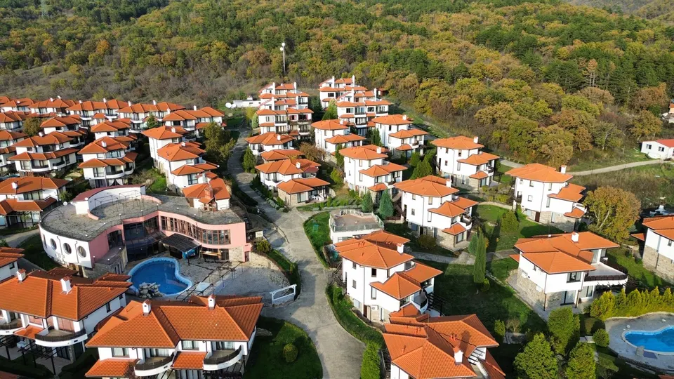 Обзаведен тристаен апартамент в BayViewVillas, Кошарица
