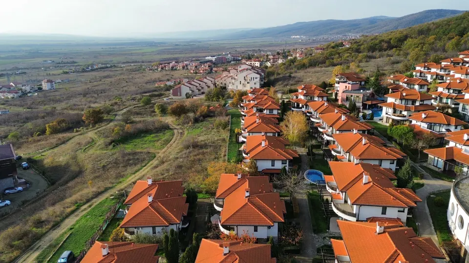 Обзаведен тристаен апартамент в BayViewVillas, Кошарица