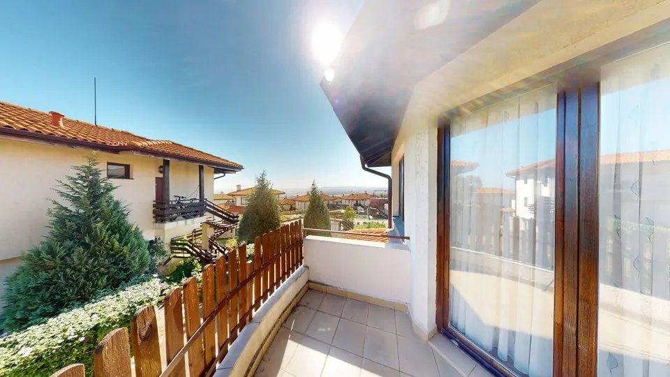 Обзаведен тристаен апартамент в BayViewVillas, Кошарица