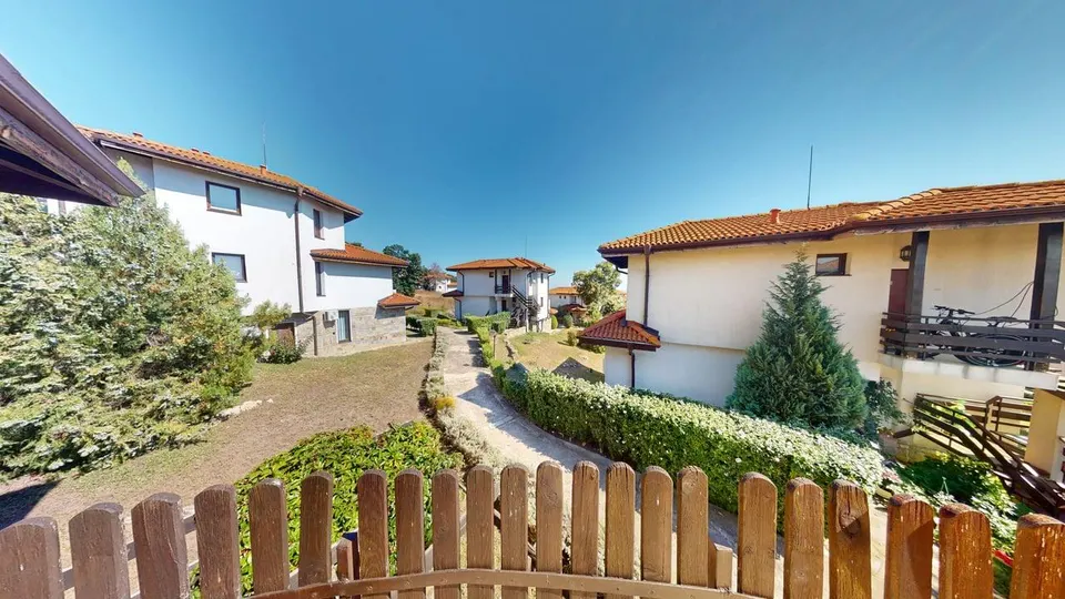 Обзаведен тристаен апартамент в BayViewVillas, Кошарица