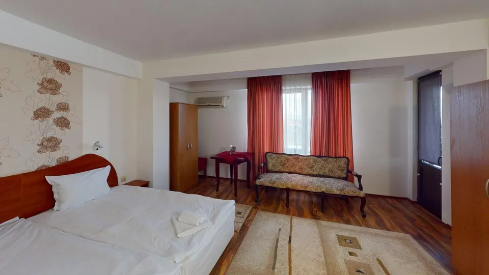 Hotel with restaurant and spa in Kosharitsa