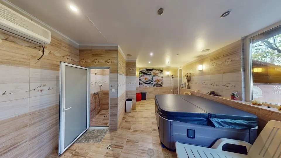 Hotel with restaurant and spa in Kosharitsa