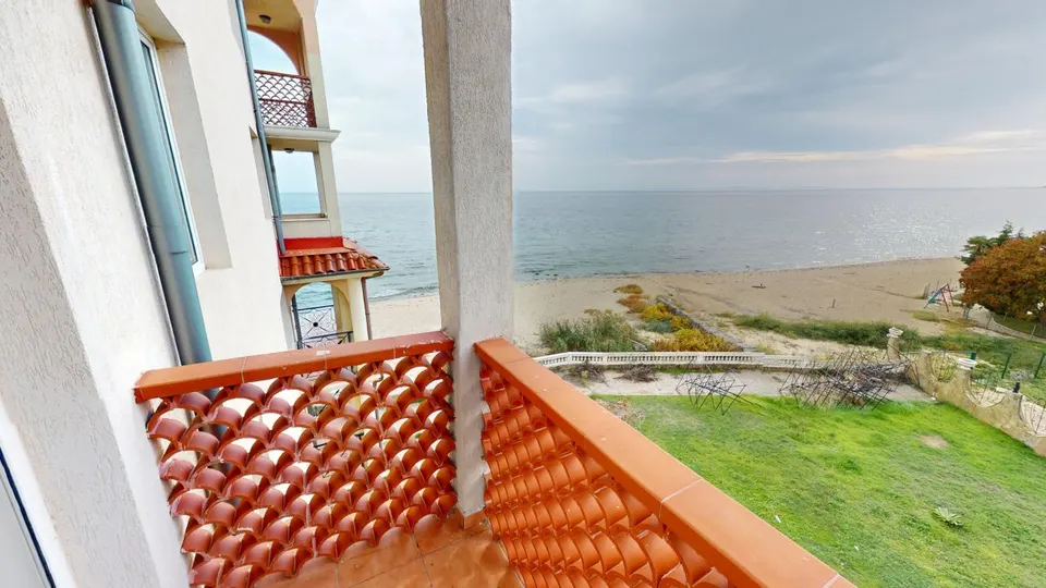 One-bedroom apartment in the Atrium Beach complex, Elenite