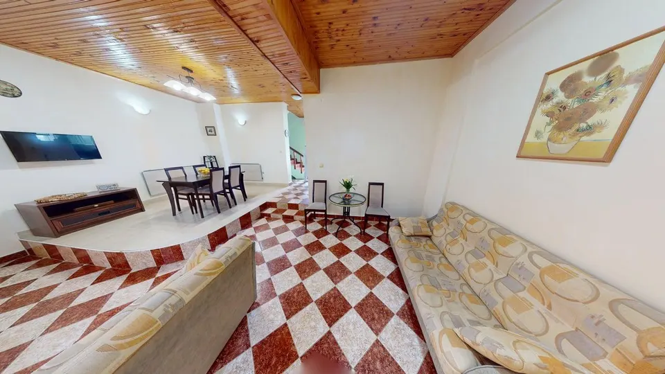 Furnished two-storey house in a gated complex, Poroy