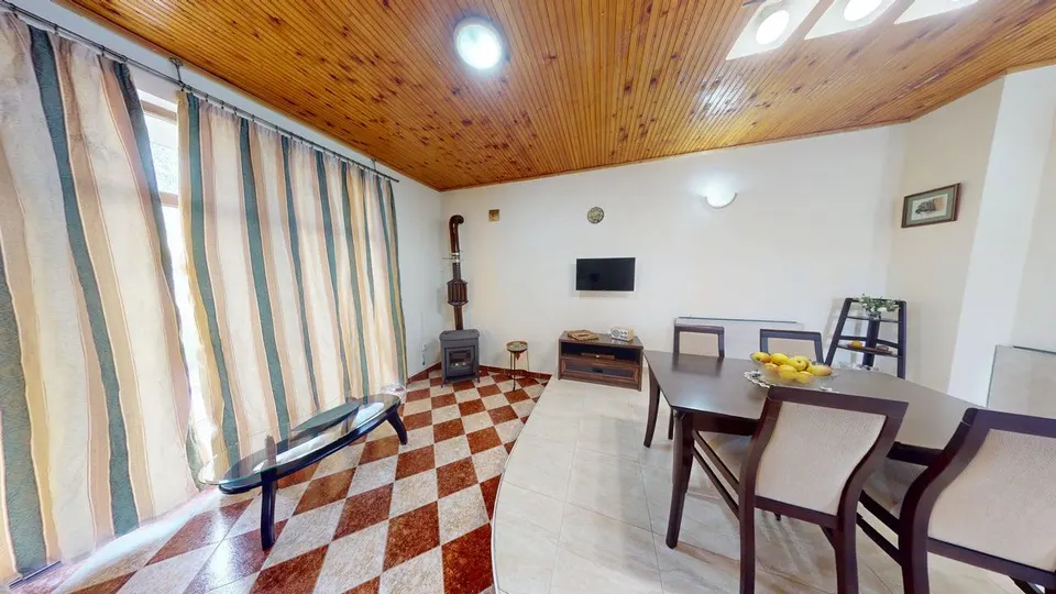 Furnished two-storey house in a gated complex, Poroy