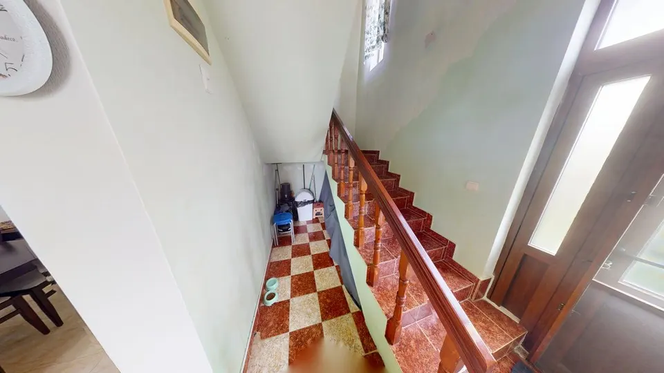 Furnished two-storey house in a gated complex, Poroy
