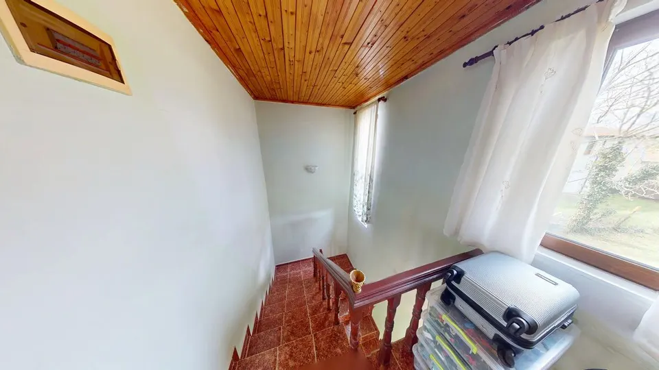 Furnished two-storey house in a gated complex, Poroy