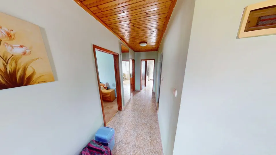 Furnished two-storey house in a gated complex, Poroy