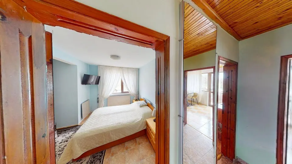 Furnished two-storey house in a gated complex, Poroy