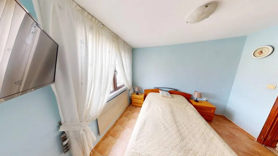 Furnished two-storey house in a gated complex, Poroy