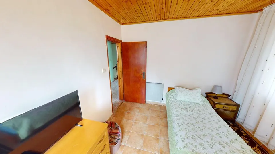Furnished two-storey house in a gated complex, Poroy