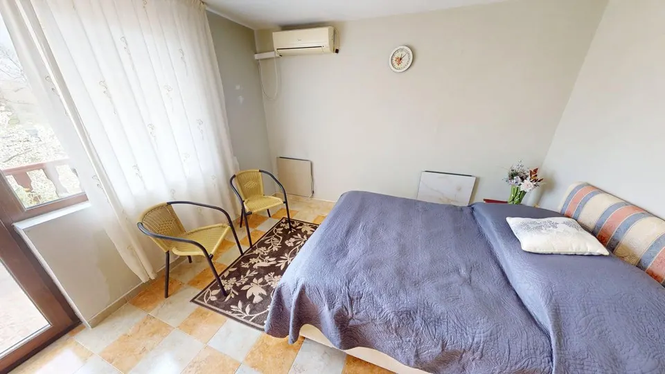 Furnished two-storey house in a gated complex, Poroy