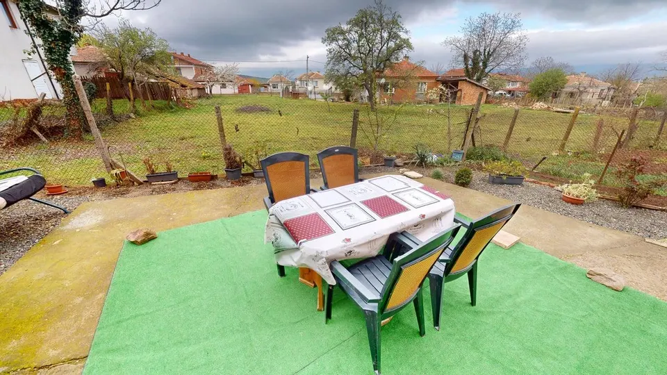 Furnished two-storey house in a gated complex, Poroy