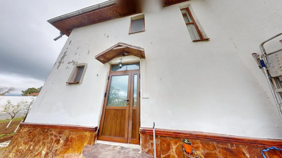 Furnished two-storey house in a gated complex, Poroy