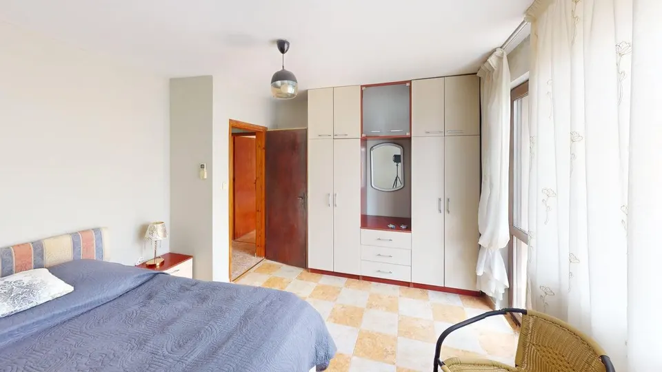 Furnished two-storey house in a gated complex, Poroy