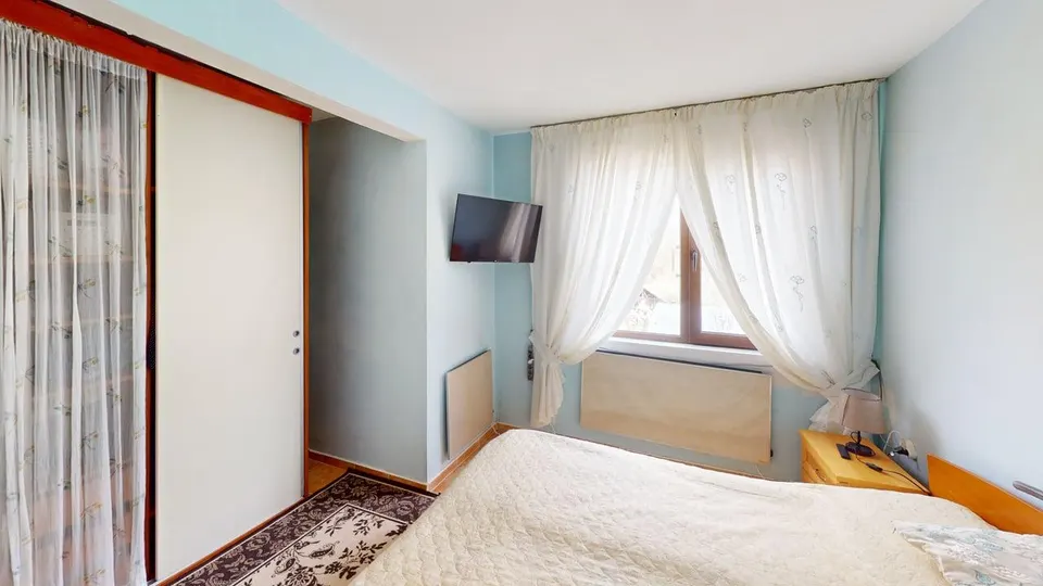 Furnished two-storey house in a gated complex, Poroy