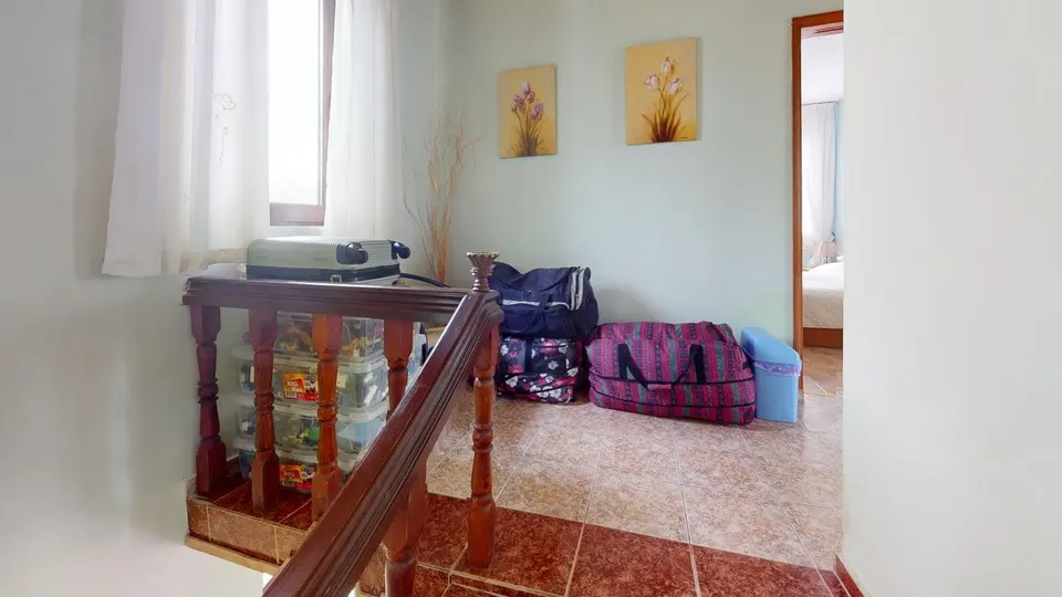 Furnished two-storey house in a gated complex, Poroy