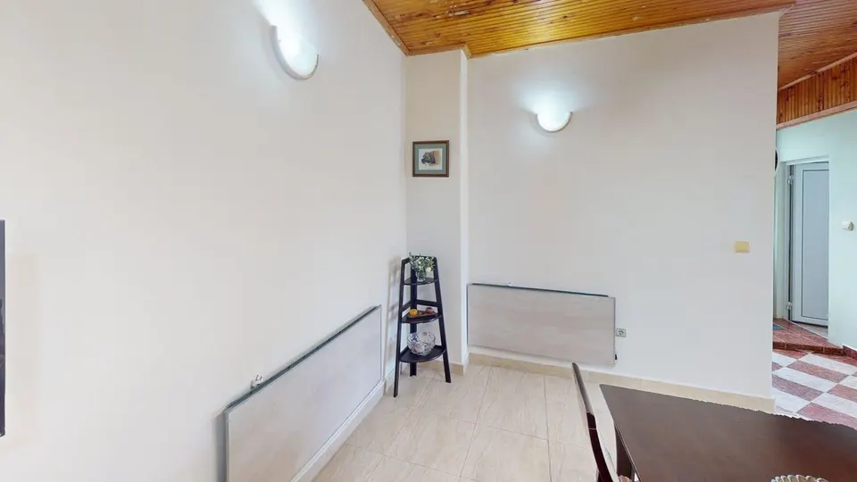 Furnished two-storey house in a gated complex, Poroy