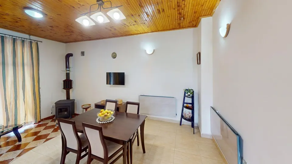 Furnished two-storey house in a gated complex, Poroy