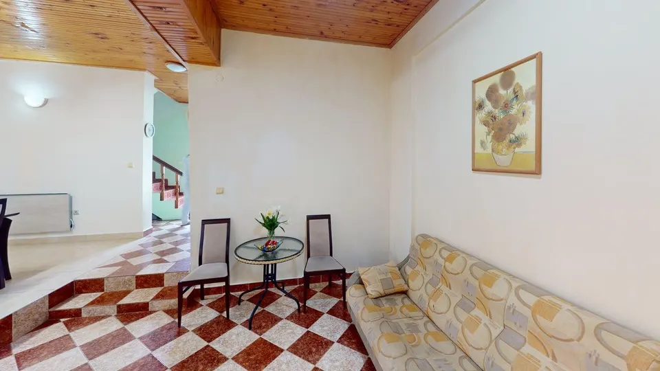 Furnished two-storey house in a gated complex, Poroy