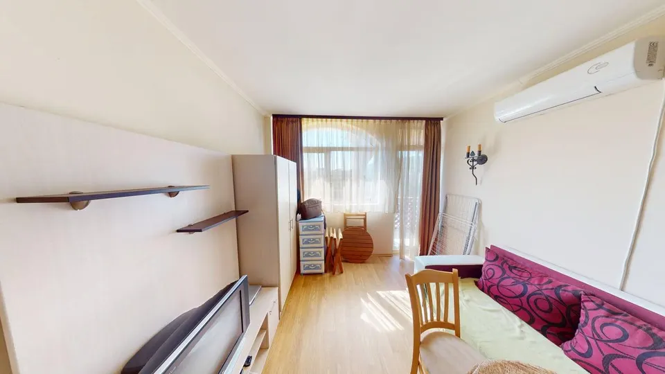 One-bedroom apartment in the Atrium Beach complex, Elenite