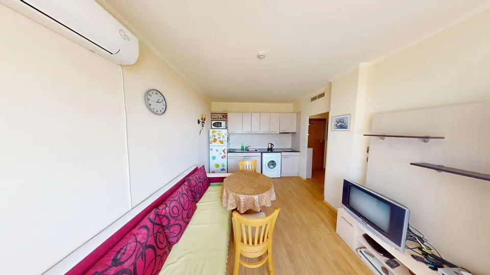 One-bedroom apartment in the Atrium Beach complex, Elenite