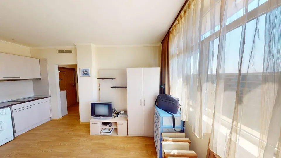 One-bedroom apartment in the Atrium Beach complex, Elenite