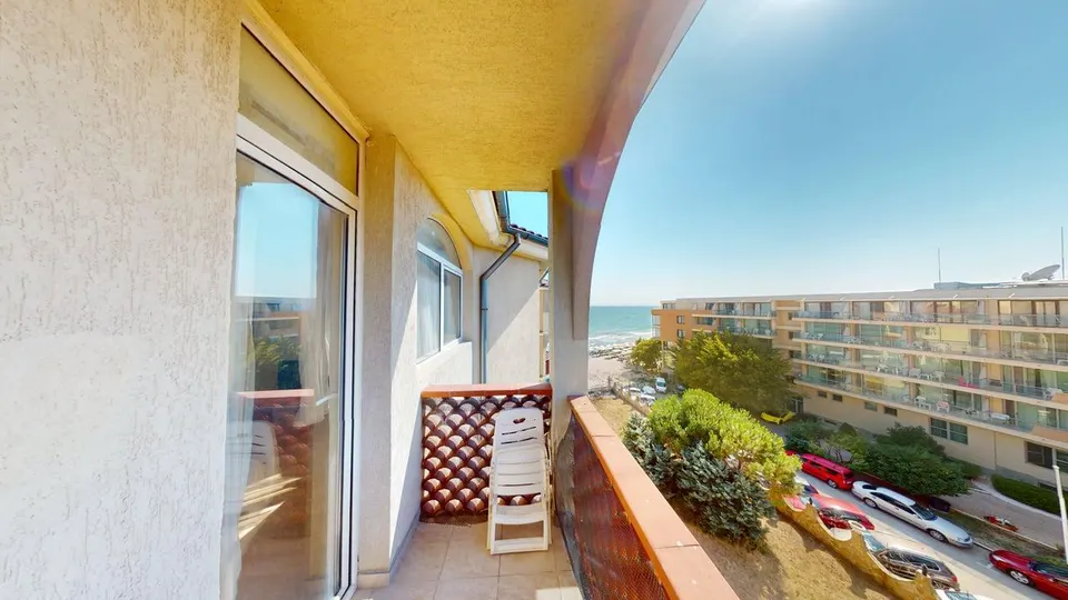 One-bedroom apartment in the Atrium Beach complex, Elenite